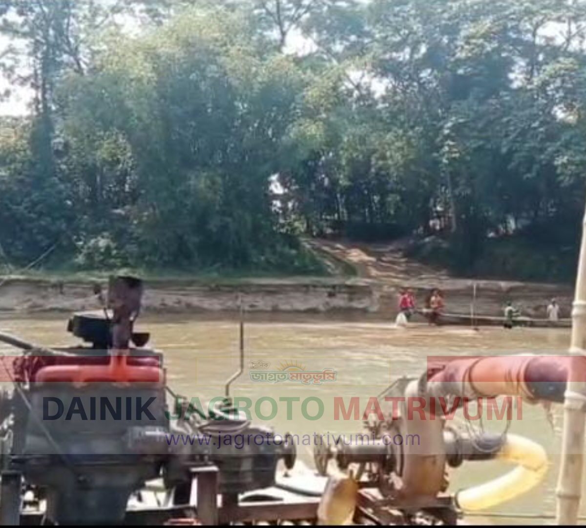 ড্রেজার দিয়ে বালু উত্তোলন, হুমকিতে শিক্ষা প্রতিষ্ঠান ও বসতবাড়ি