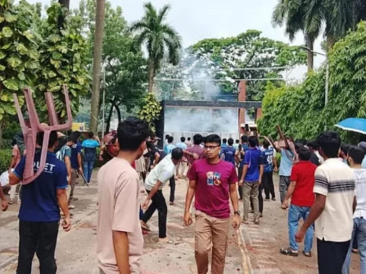 ডুয়েটে নতুন উপাচার্য নিয়োগ নিয়ে শিক্ষার্থীদের দুপক্ষের সংঘর্ষ